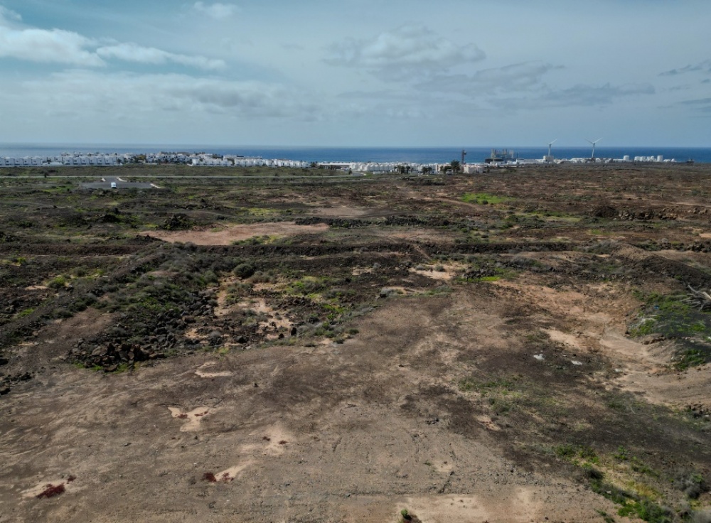 Plot of land with sea views and project in Costa Teguise - calle irlanda - lanzaroteproperty.com