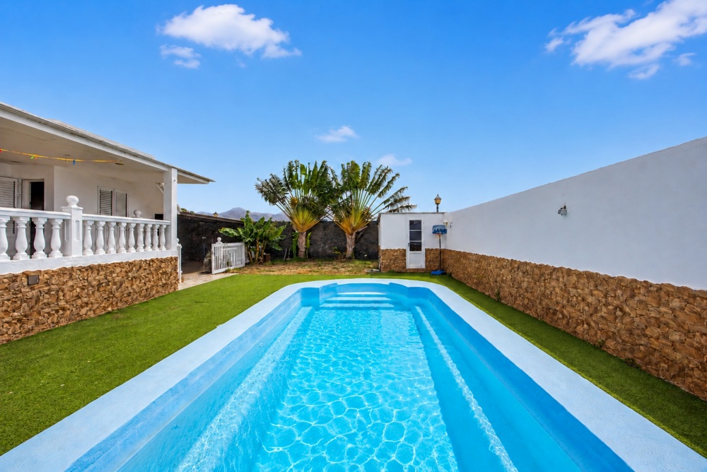 Fantastic 5 bedroom South Facing Villa in Playa Blanca - Playa Blanca - lanzaroteproperty.com