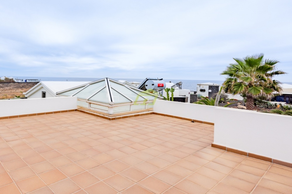 Exclusive property close to all amenities in Playa Blanca - calle irlanda - lanzaroteproperty.com