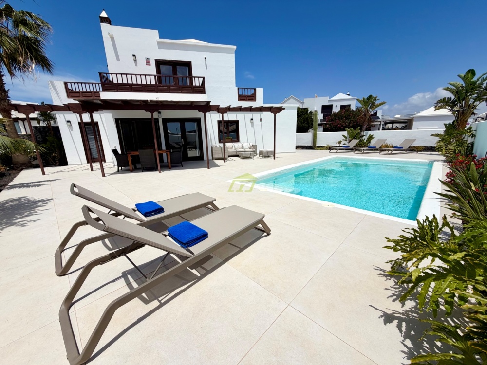 Fantastic 3 bedroom villa with mountain views in Playa Blanca - Playa Blanca - lanzaroteproperty.com