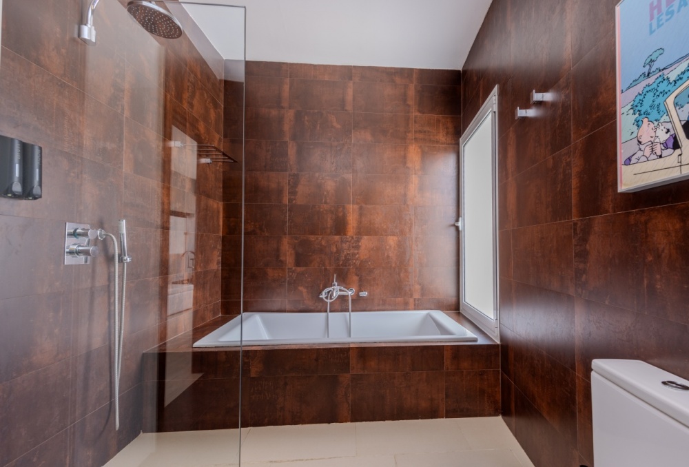 Impressive Villa Featuring a Private Pool and Two Detached Apartments - Tías - lanzaroteproperty.com