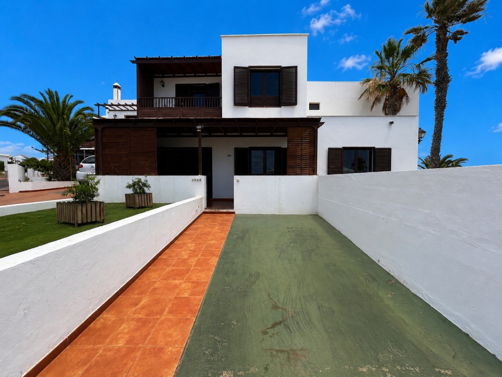 Amazing 3 bedroom duplex in El Palmeral, Costa Teguise - El Palmeral - lanzaroteproperty.com