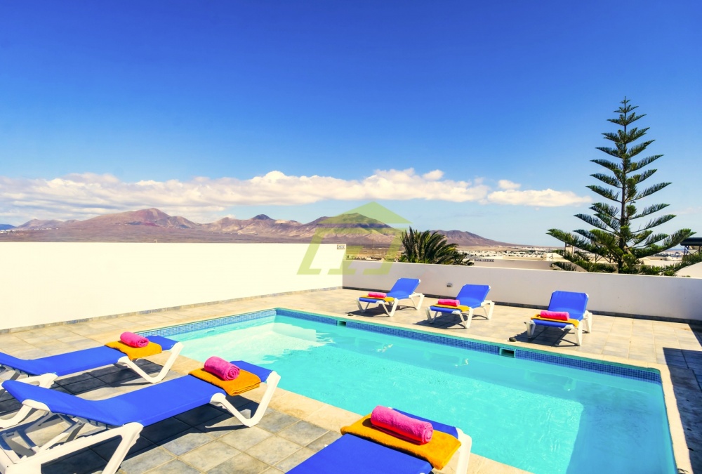 Spacious 3 bed villa & 2 bed apartment in Montaña Roja, Playa Blanca - Playa Blanca - lanzaroteproperty.com