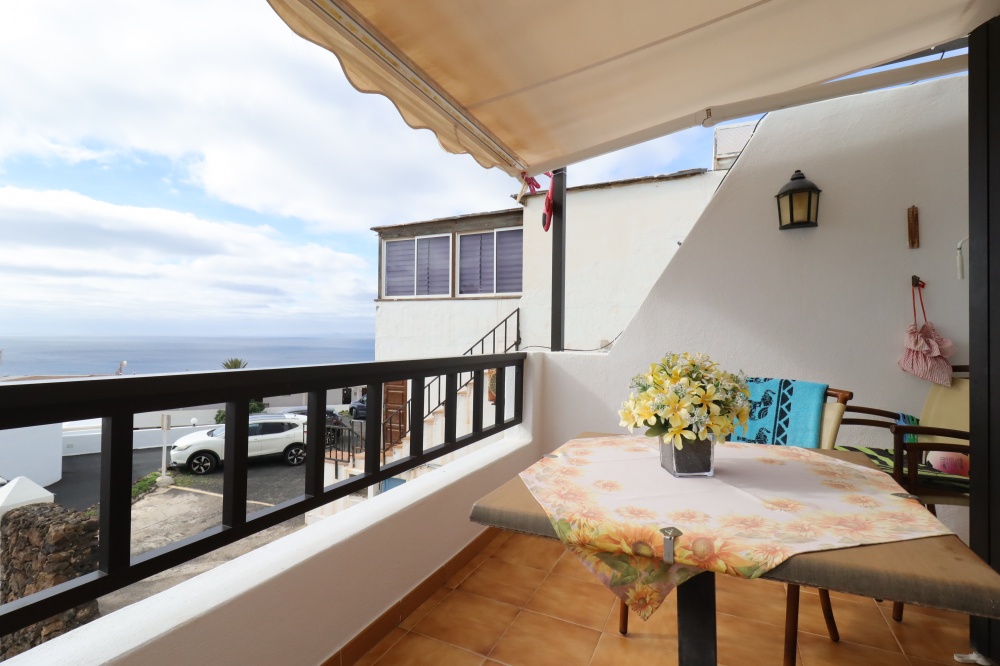 Charming 2 bedroom apartment with breathtaking sea views in Puerto del Carmen - Puerto del Carmen - lanzaroteproperty.com